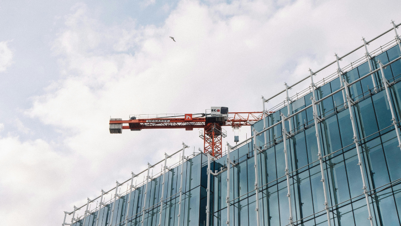 Alex Nabuco dos Santos analisa como o avanço da verticalização redefine o equilíbrio entre modernidade e preservação cultural.