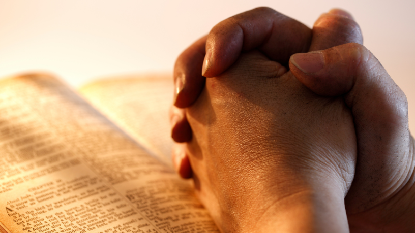 Para Jose Eduardo De Oliveira e Silva, a oração silenciosa é um refúgio de paz e força espiritual nos momentos mais turbulentos.