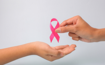 A falta de acesso a exames, como destaca Vinicius Tadeu Sattin Rodrigues, compromete o diagnóstico precoce do câncer de mama no Brasil.